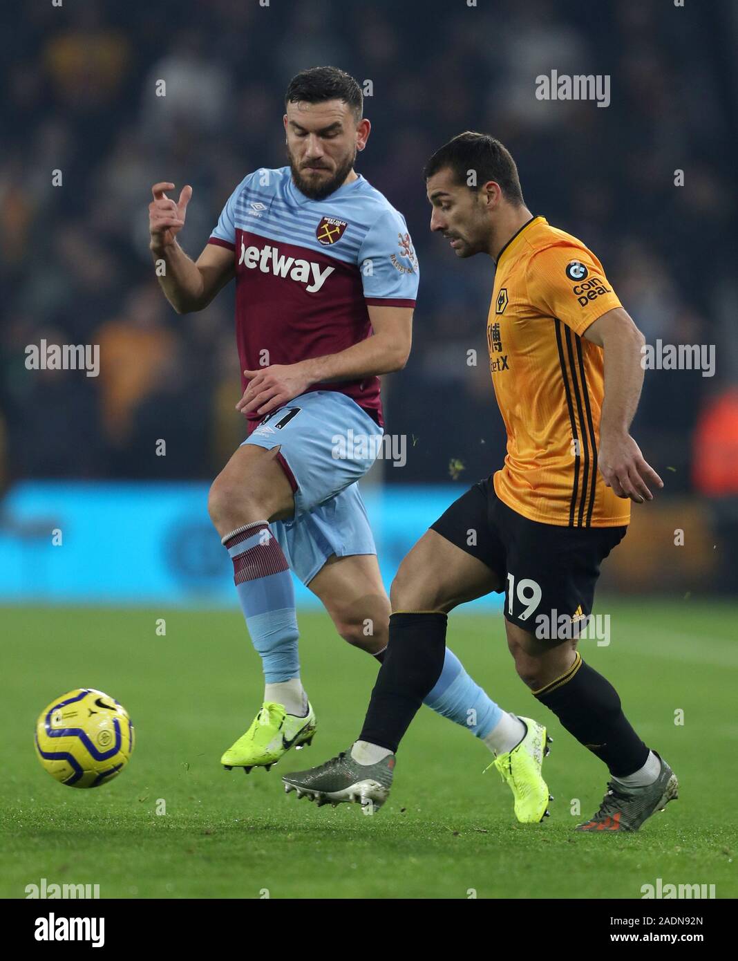 West Ham United's Robert Snodgrass (left) and Wolverhampton Wanderers's Jonny battle for the ball during the Premier League match at Molineux, Wolverhampton. Stock Photo