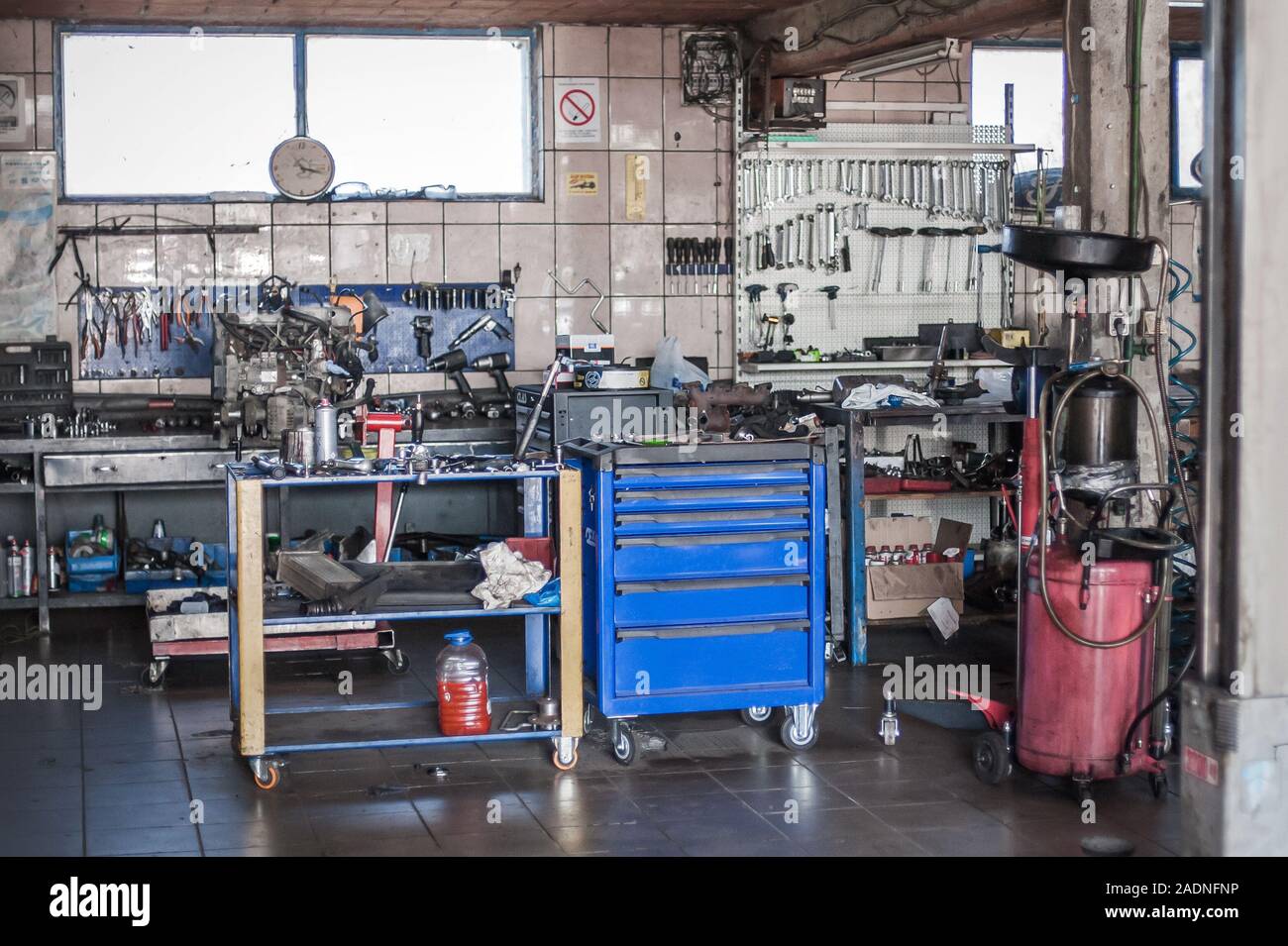 Mechanic tool set in auto vulcanizing and vehicle service workshop. Close  up Stock Photo - Alamy