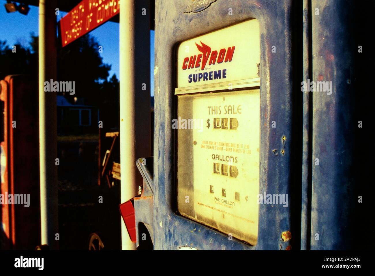 Vintage chevron gas pump hi-res stock photography and images - Alamy