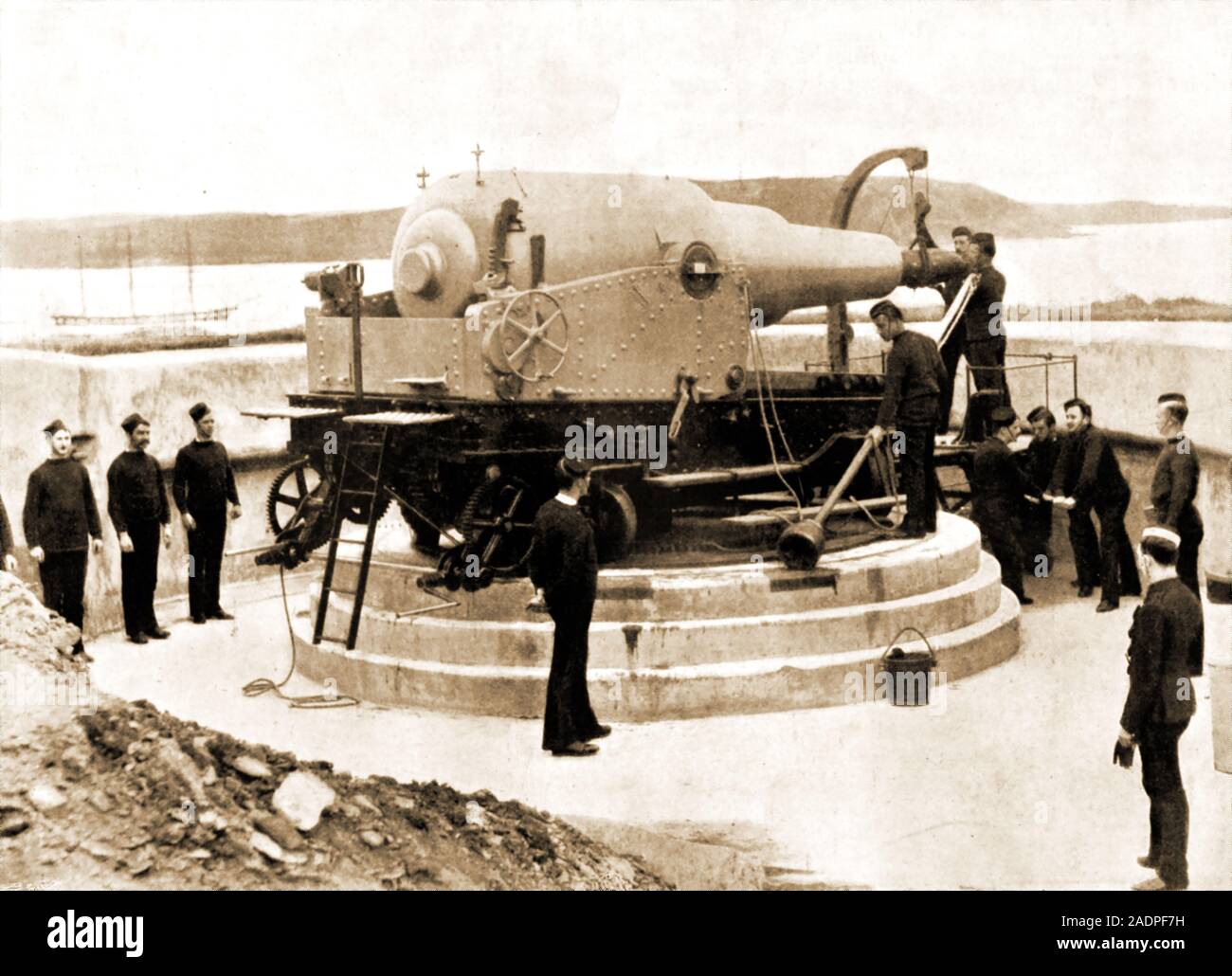 1897 photograph of the Garrison No1. Company, Royal Artillery  manning a big gun at Cork harbour, Ireland Stock Photo