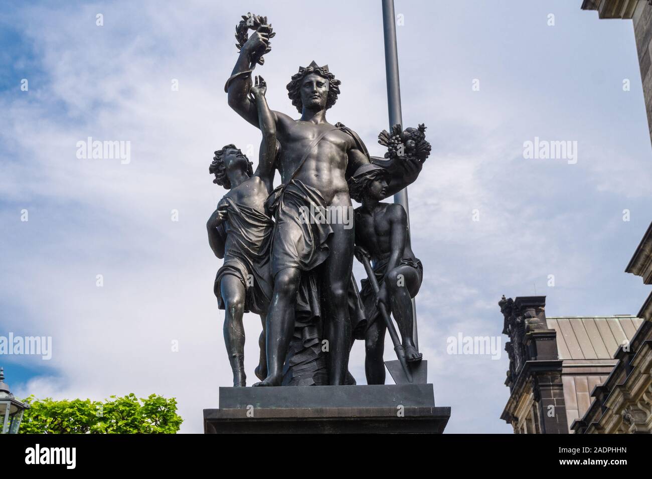 Dresden, Bronze Skulptur an der Bruhlschen Brücke. Vier Tageszeiten, Mittag, Stock Photo