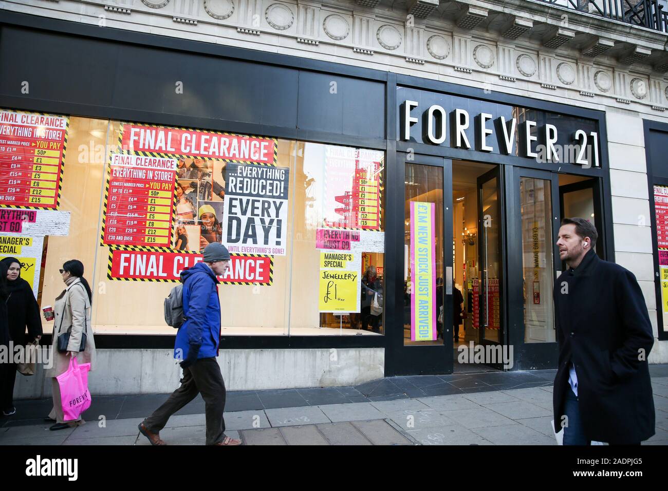 A Branch Of Forever 21 On Oxford Street Stock Photo Alamy