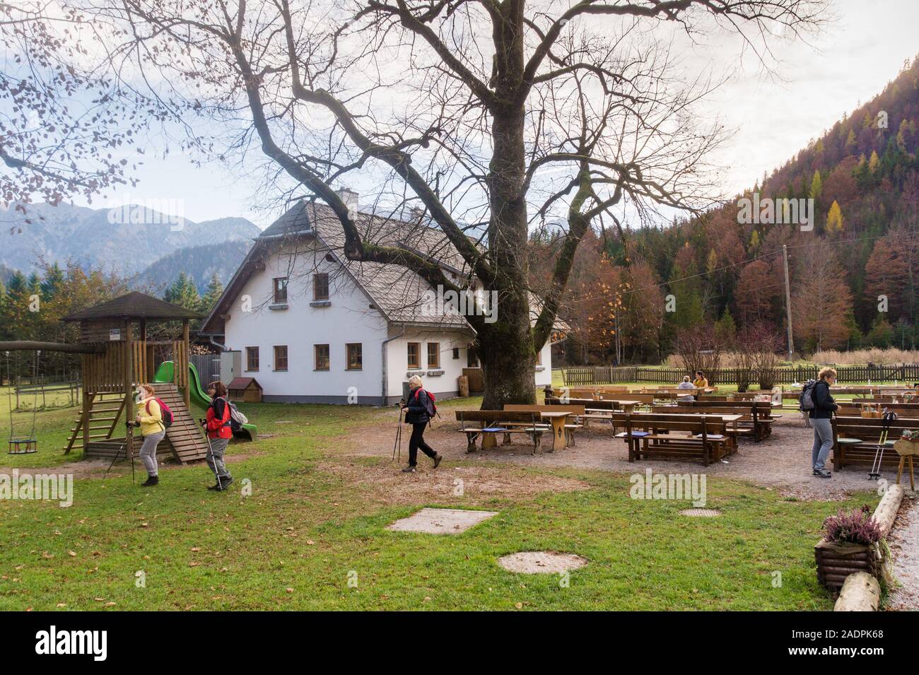 Polsterstüberl (Polsterlucke) Gasthaus nach einer Wanderung von Hinterstoder über den Schiederweiher, Oberösterreich, Europa Stock Photo