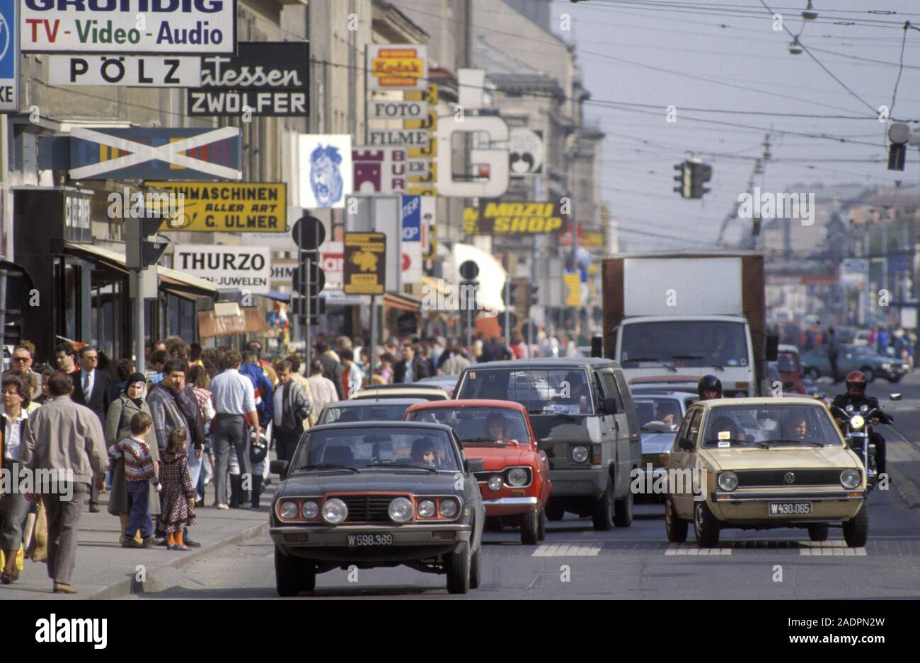 Wien, Brünner Straße, Autoverkehr in den 1980er Jahren Stock Photo