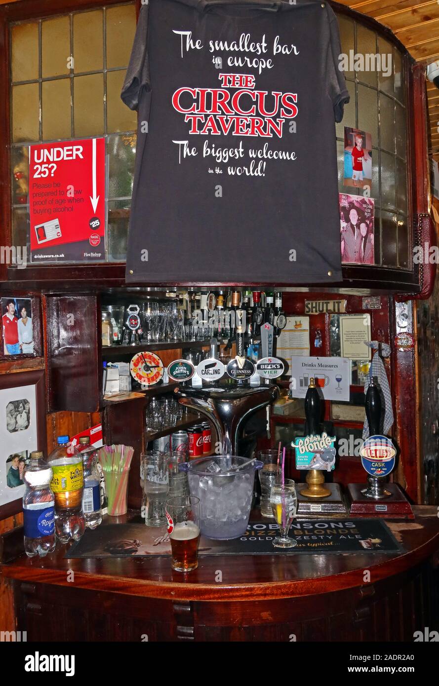 The Circus Tavern pub, 86 Portland St, Manchester, England, M1 4GX - Smallest pub in Europe, interior bar area Stock Photo