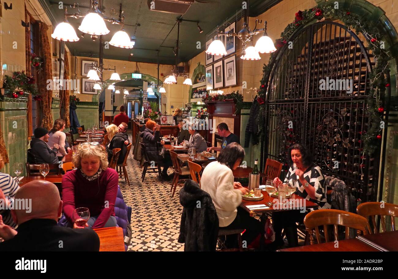 Mr Thomas's Chop House interior, James Binney House, 52 Cross St, Manchester,England,UK, M2 7AR Stock Photo