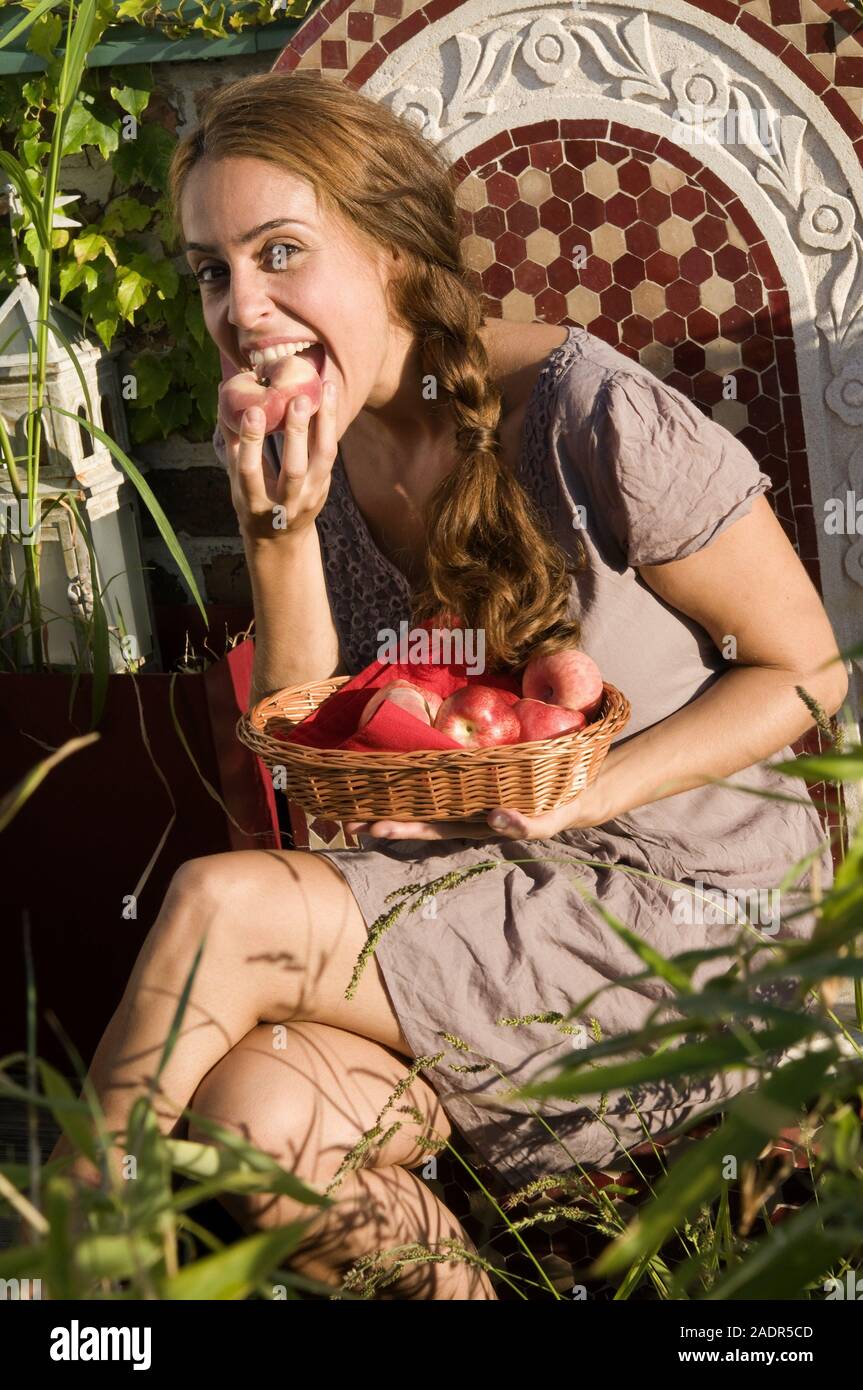 Mädchen mit Pfirsich - Girl with Peach Stock Photo