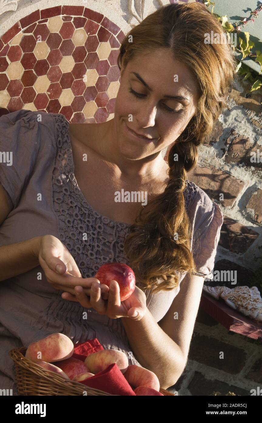 Mädchen mit Pfirsich - Girl with Peach Stock Photo