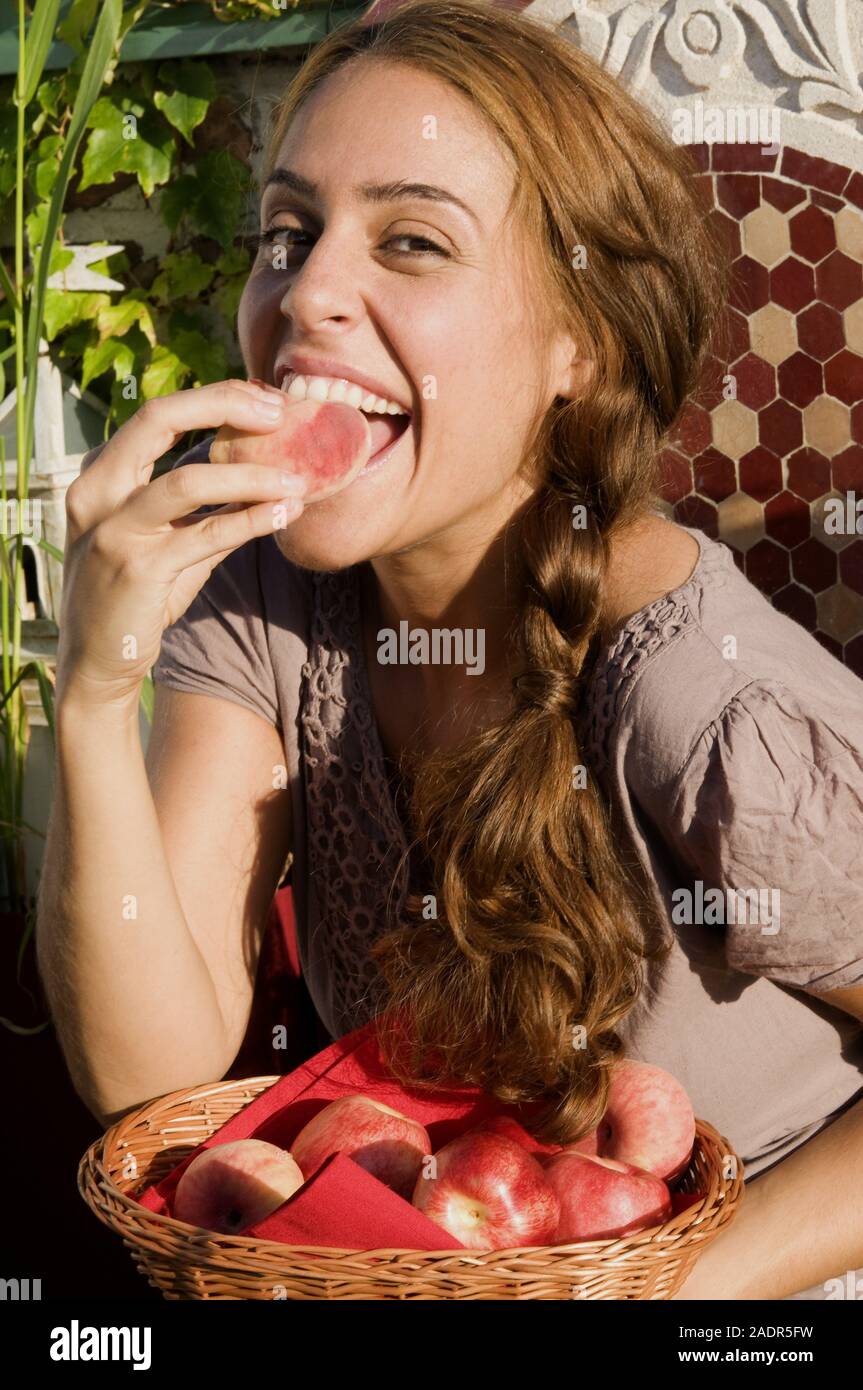 Mädchen mit Pfirsich - Girl with Peach Stock Photo
