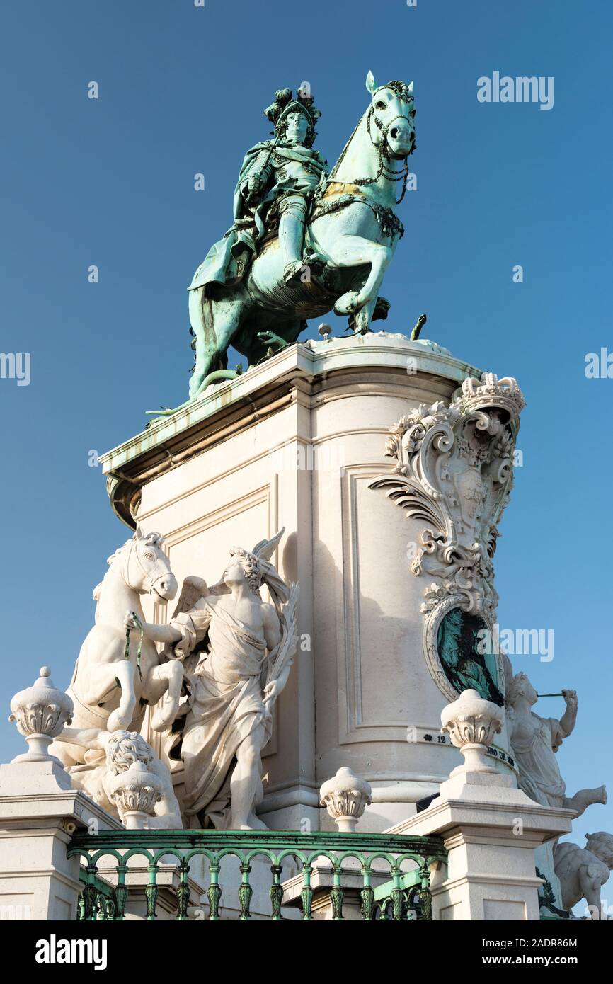 Joaquim Machado de Castro's statue of King José I, Commerce Square ...