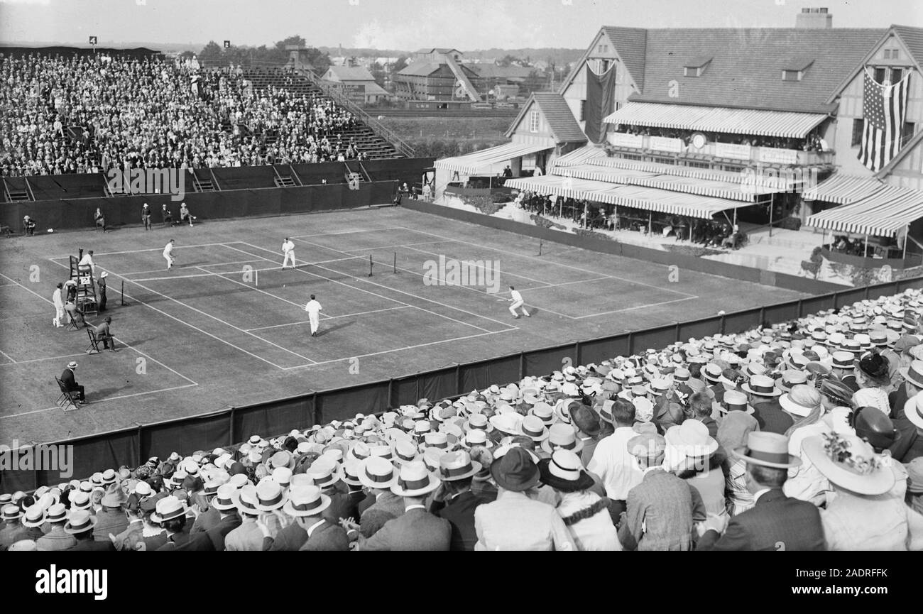 Doubles Champ Match, Forest Hills, August 29, 1916. Photograph possibly shows tennis players Clarence Griffin, Bilil Johnston, Maurice McLoughlin and Ward Dawson, probably at the U.S. National Championship in Forest Hills, New York, in August 1916. Stock Photo