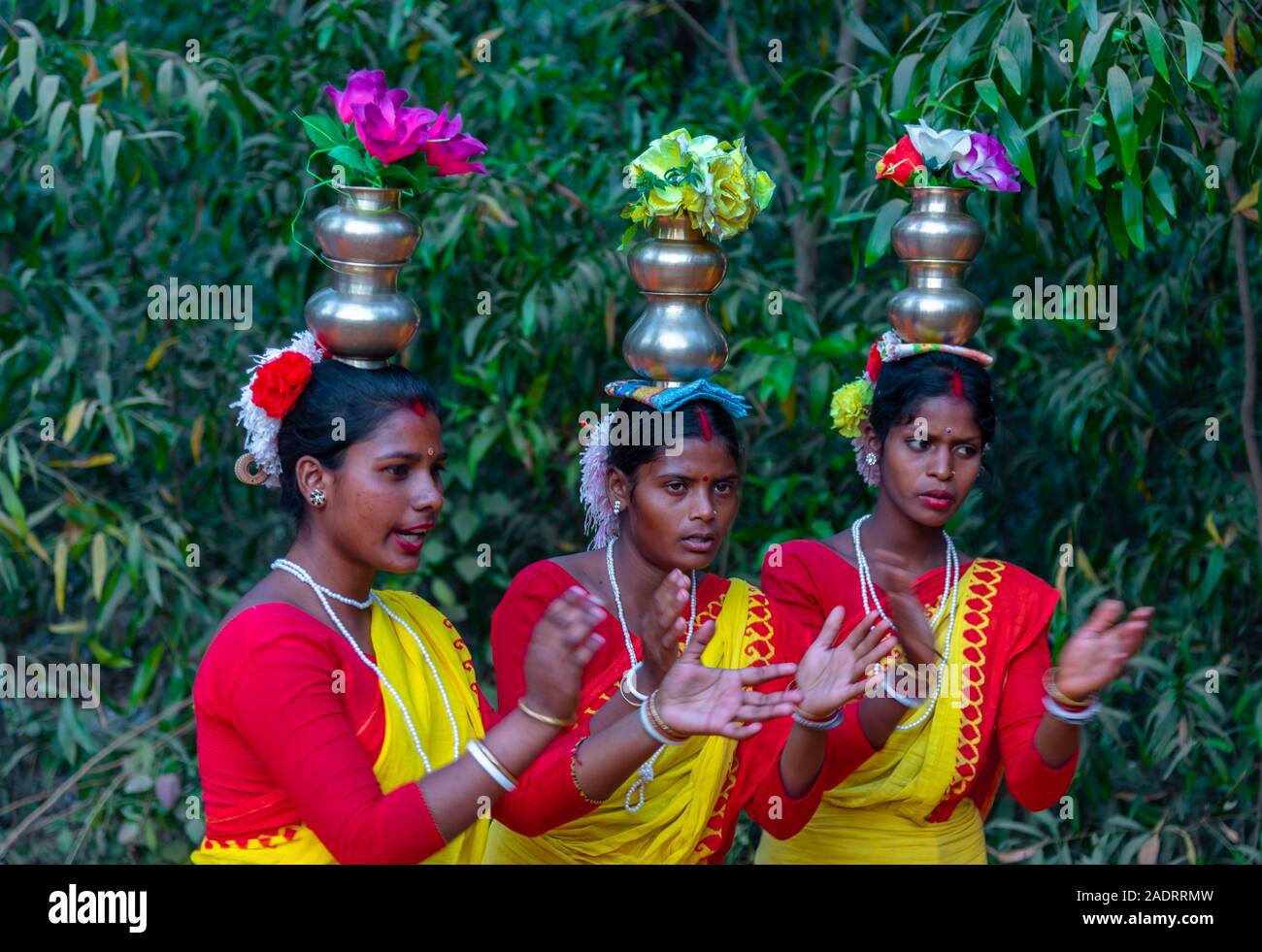 Shantiniketan,West Bengal, India, November 30,2019: Tribal dancers with pitchers on their head dancing at khoai mela/ Sonajhuri haat  bolpur. Stock Photo
