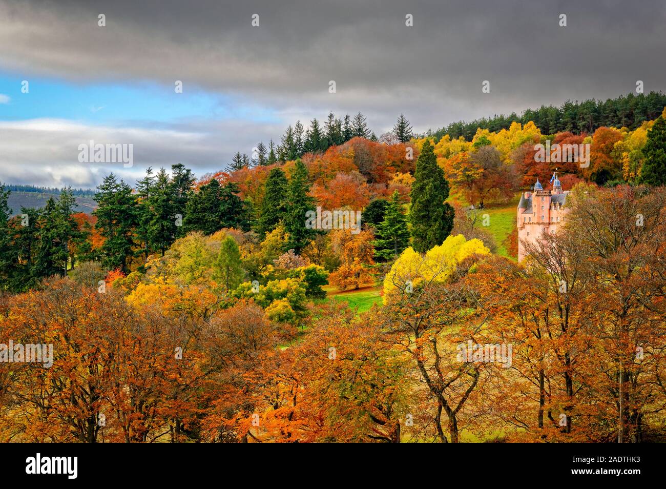 CRAIGIEVAR CASTLE ABERDEENSHIRE SCOTLAND THE PINK CASTLE SURROUNDED BY TREES IN AUTUMN COLOURS Stock Photo
