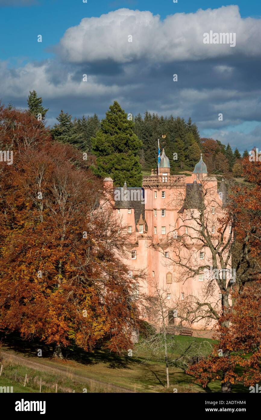 CRAIGIEVAR CASTLE ABERDEENSHIRE SCOTLAND THE PINK CASTLE SURROUNDED BY TREES IN AUTUMN Stock Photo