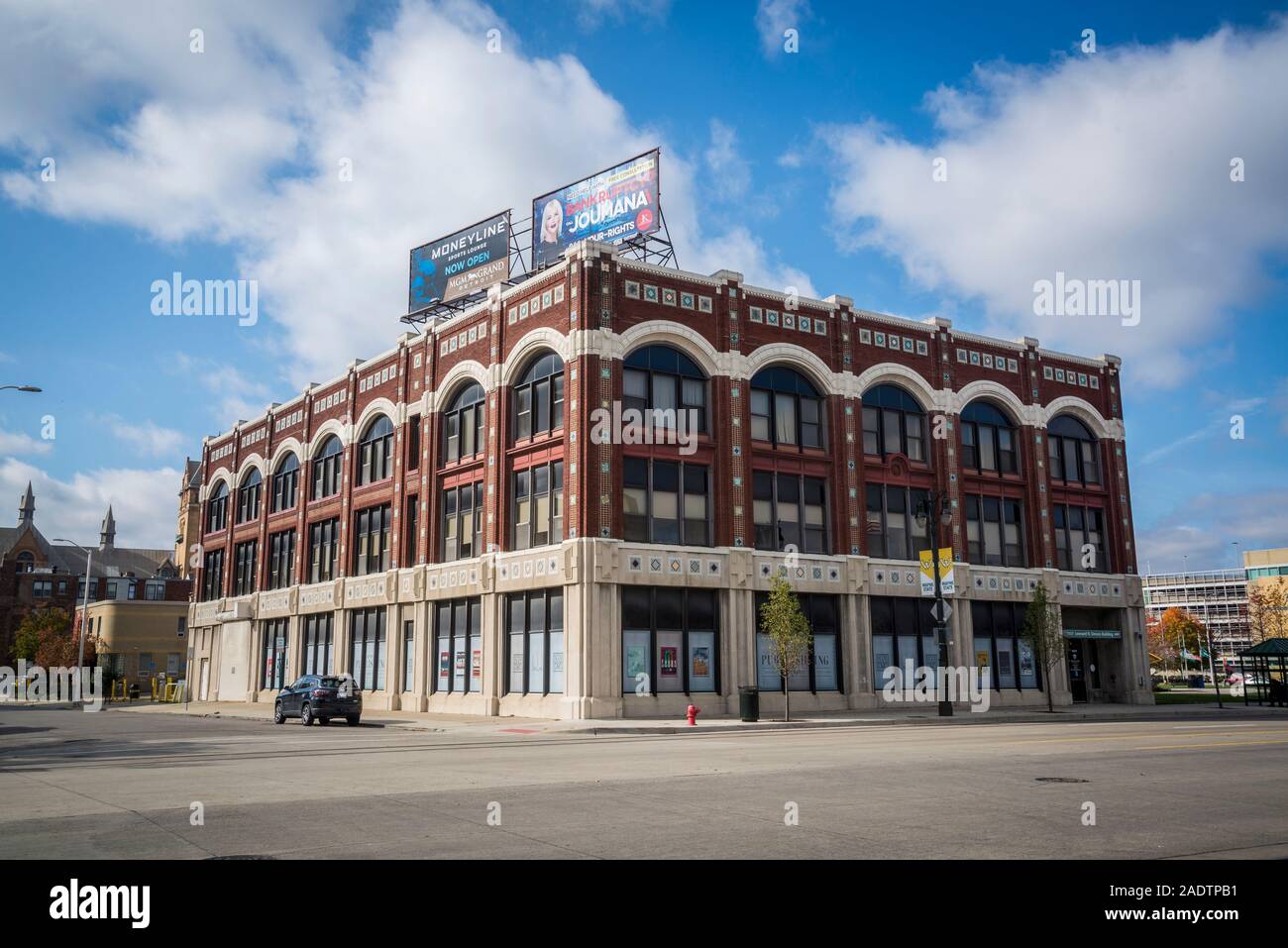 Leonard Simons Building, Constructed in 1915 and owned by Wayne State University. Woodward Avenue, Detroit's Main Street, Detroit, Michigan, USA Stock Photo