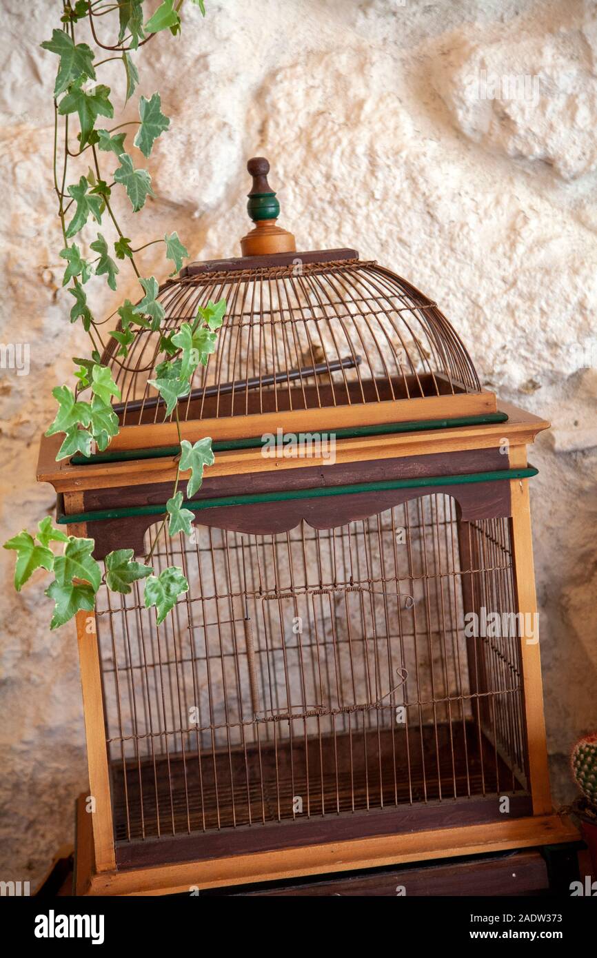 Empty bird cage hires stock photography and images Alamy
