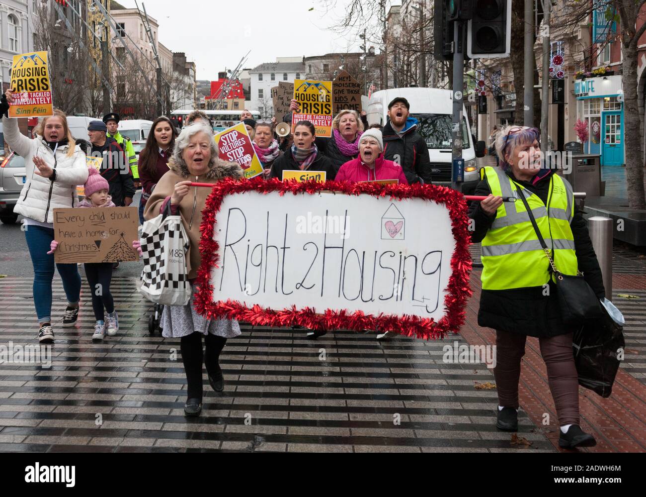 Cork City, Cork, Ireland. 05th December, 2019.  Protesters at the housing march organised by the Right2Housing group which was held in Cork and highlights the issue of the housing crisis and homelessness in Cork City, Ireland. - Credit; David Creedon / Alamy Live News Stock Photo
