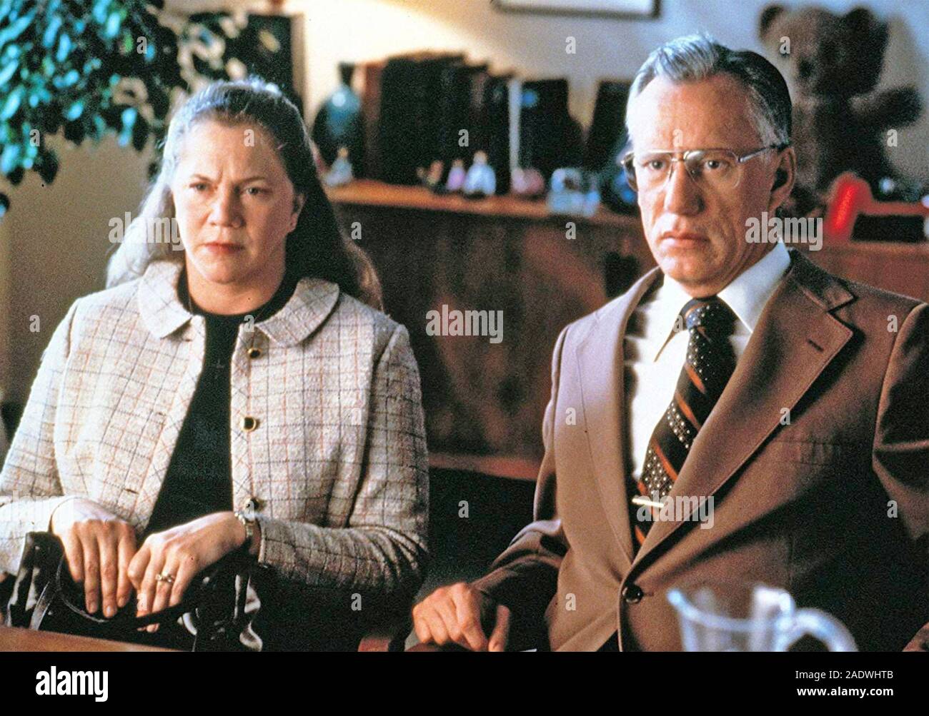 THE VIRGIN SUICIDES 1999 Paramount Pictures film with Kathleen Turner and James Woods Stock Photo