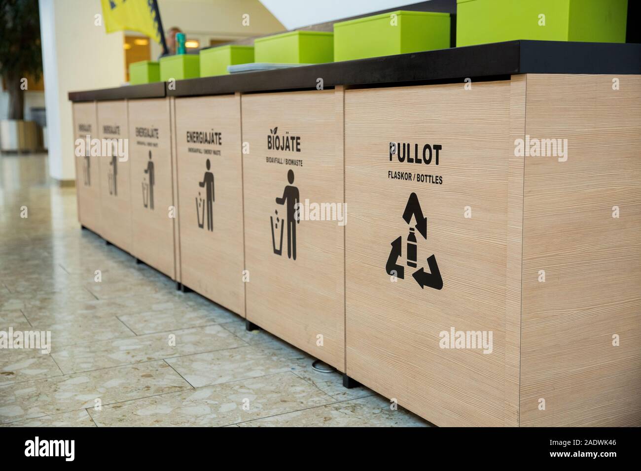 Restaurant trash hires stock photography and images Alamy