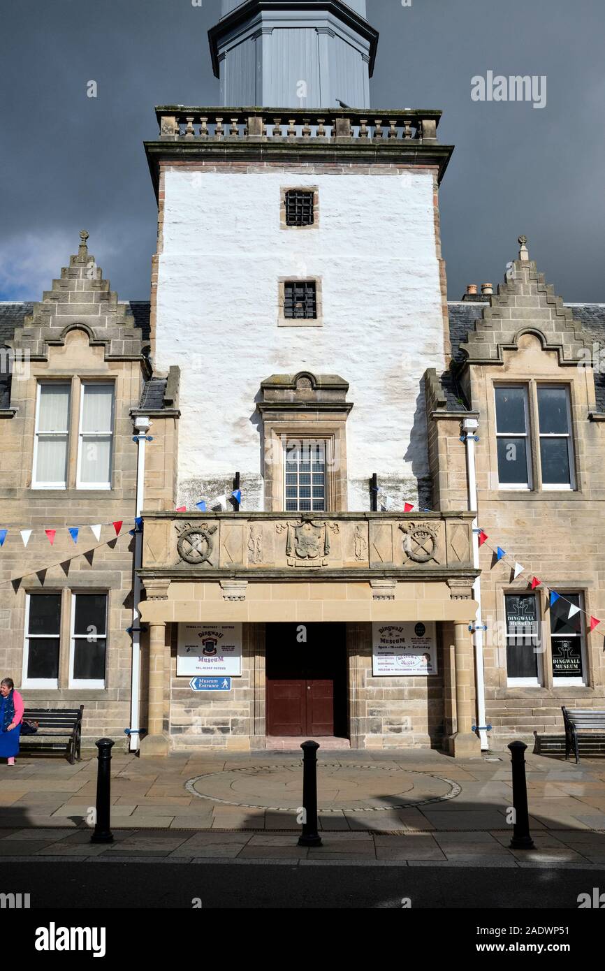 High Street, Dingwall, Ross and Cromarty, Scotland, UK. The Town House clock tower built 1730 and now a museum, 26/09/19 Stock Photo