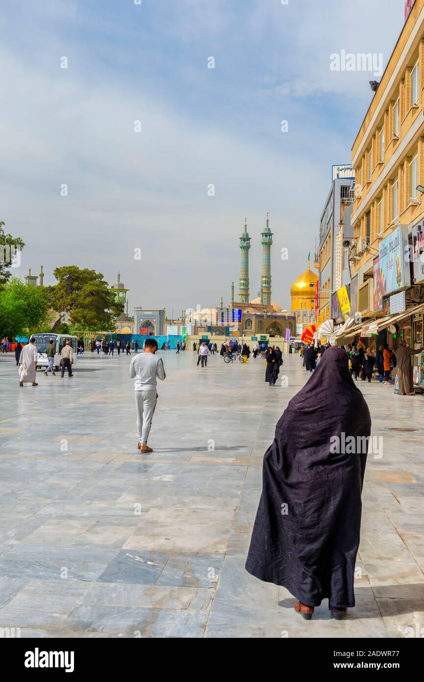 Pilgrims, Shrine of Fatima al-masumeh sister of eight Imam Reza and daughter of the seventh Imam Musa al-Kadhim, Qom, Iran Stock Photo