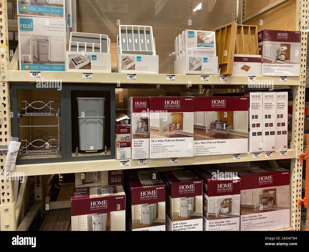 Home depot aisle hi-res stock photography and images - Alamy