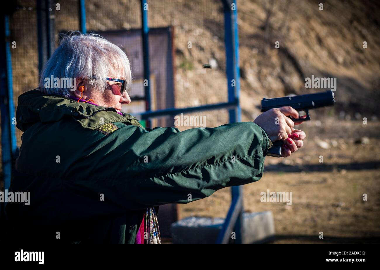 Static shooting range hi-res stock photography and images - Alamy