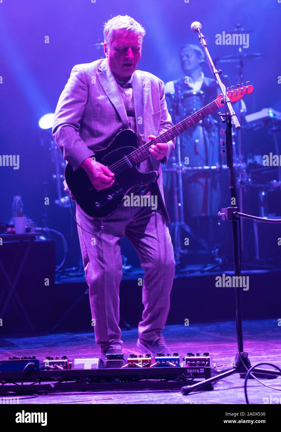 glenn-tilbrook-with-his-band-squeeze-appearing-at-venue-cymru