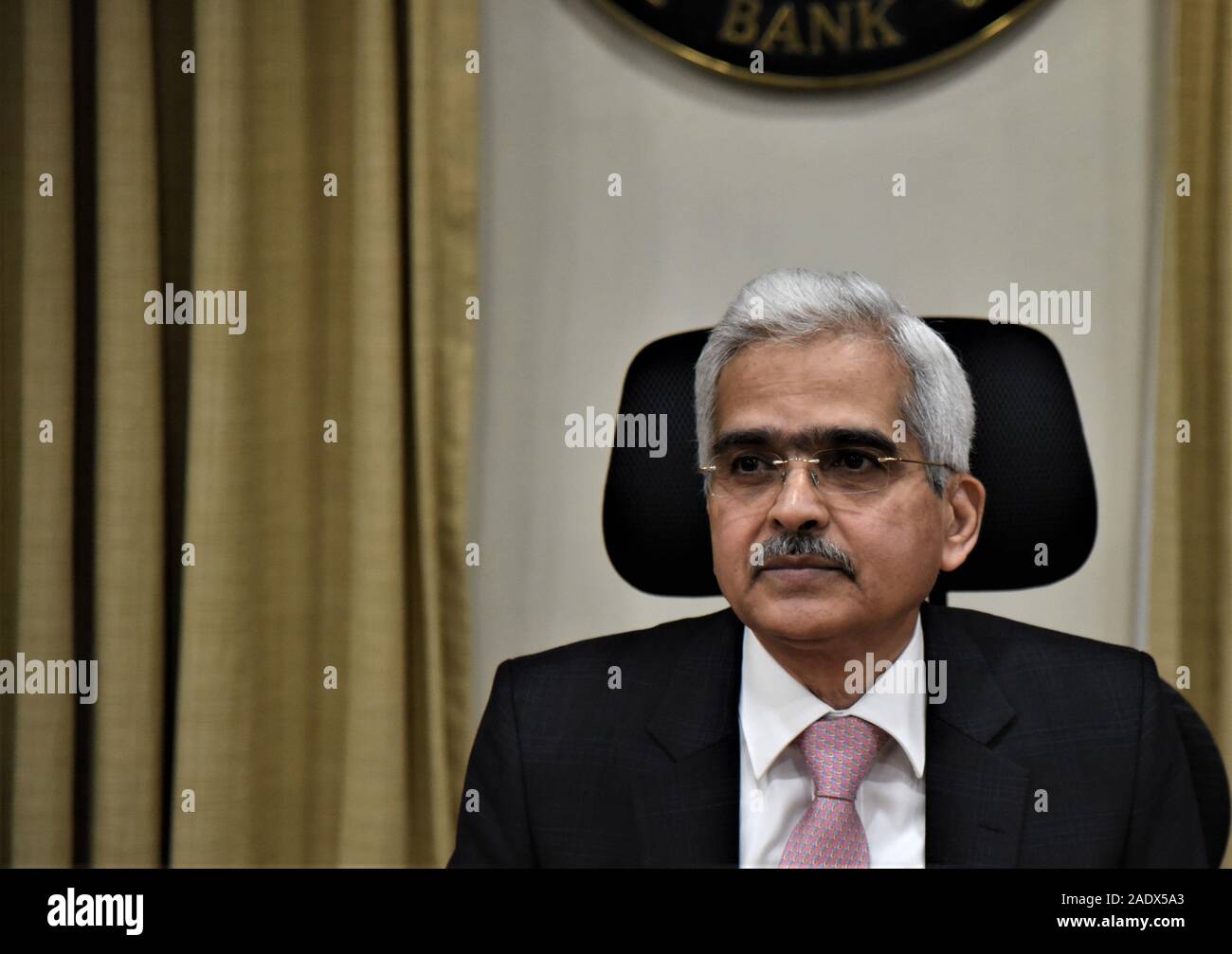 Mumbai, India. 5th Dec, 2019. Shaktikanta Das, governor of the Reserve Bank of India (RBI), attends a press conference at the RBI head office in Mumbai, India, Dec. 5, 2019. India's Central Bank announced to maintain the repo rate unchanged at 5.15 percent on Thursday, giving priority to control inflation rather than the diminishing growth in Asia's third largest economy. The statement was made after the country's Reserve Bank of India's Monetary Policy Committee (MPC) concluded its two-day meeting on Thursday. Credit: Fariha Farooqui/Xinhua/Alamy Live News Stock Photo