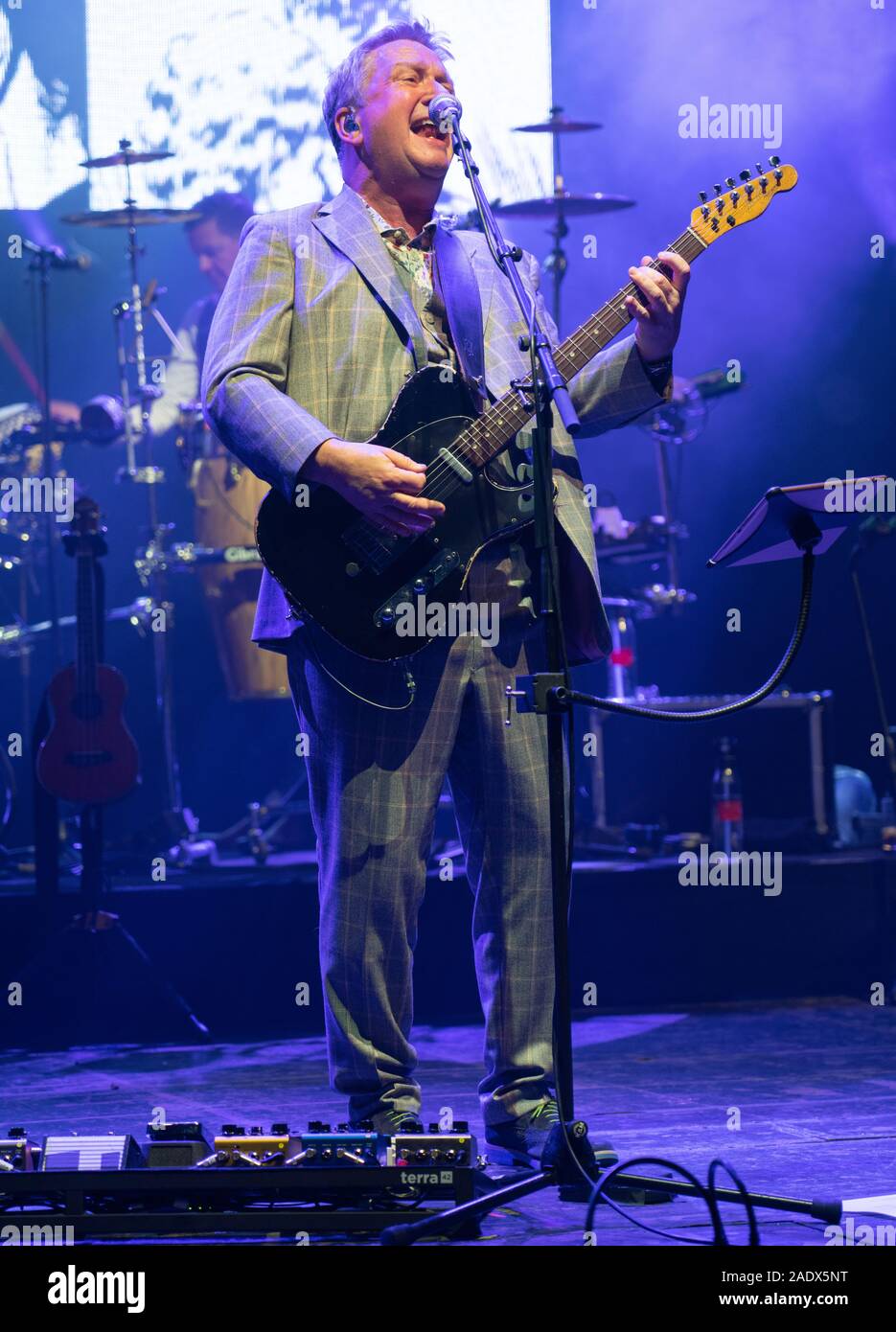 glenn-tilbrook-with-his-band-squeeze-appearing-at-venue-cymru