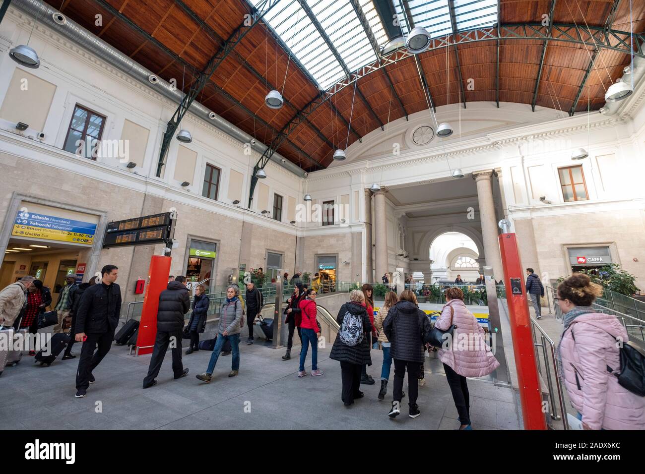 Train station stations italy italian hires stock photography and