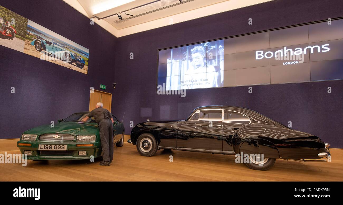 Bonhams, London, UK. 5th December 2019. Bonhams Bond Street Fine Collectors’ Motor Car sale preview includes cars owned by Jay Kay, Barbara Hutton, HRH The Prince of Wales, Jools Holland. The sale takes place on 7th December. Image: Final polish of Ex-HRH The Prince of Wales 1994 Aston Martin Virage Volante 6.3-Litre. Delivered new to HRH The Prince of Wales who drove it for 23 years, the Volante was built to his bespoke specification, including a container in the centre armrest for the polo ponies’ sugar cubes. Estimate £225,000–275,000. Credit: Malcolm Park/Alamy Live News. Stock Photo