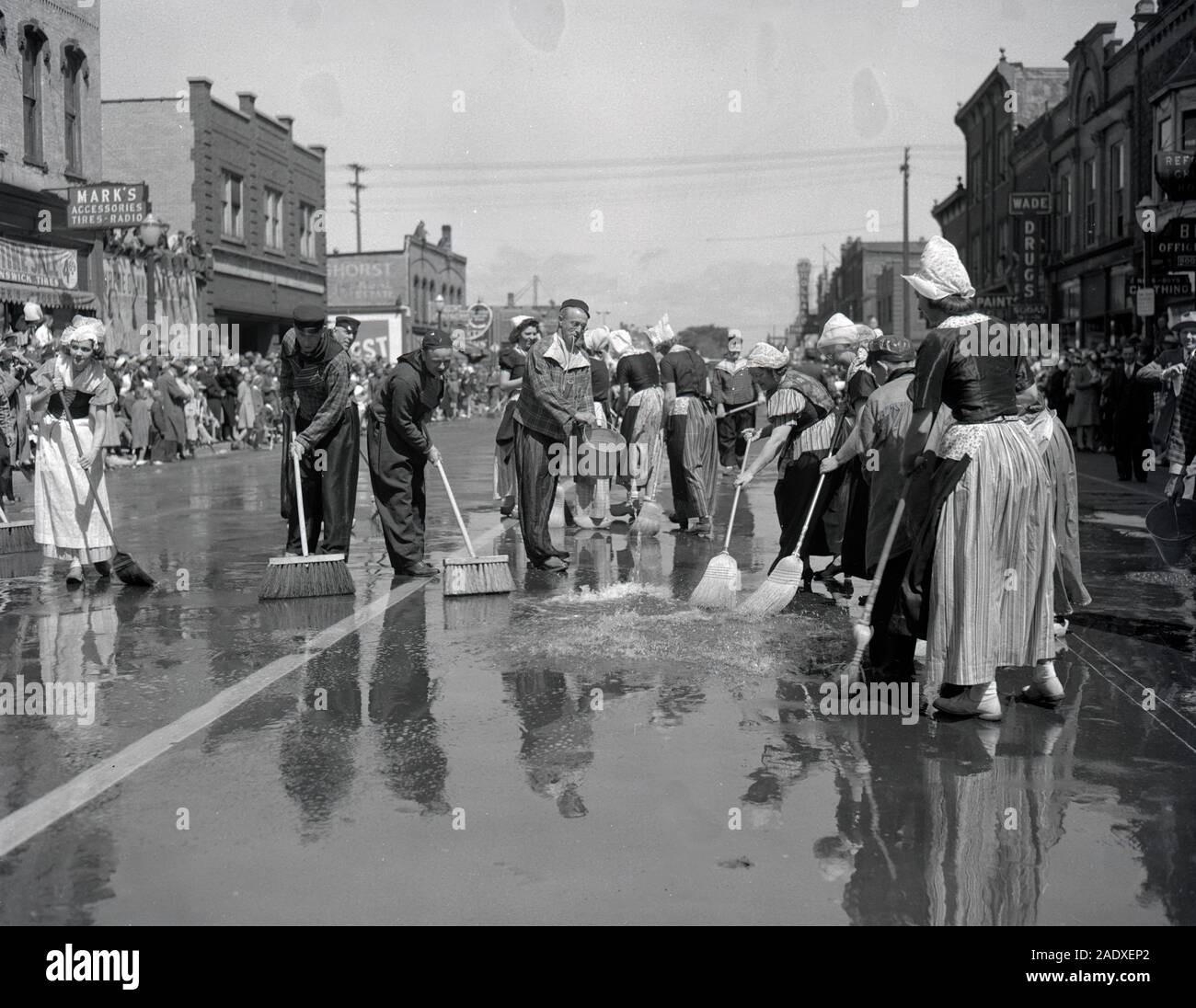 Volksparade Holland Michigan Street Cleaning 1946 Stock Photo