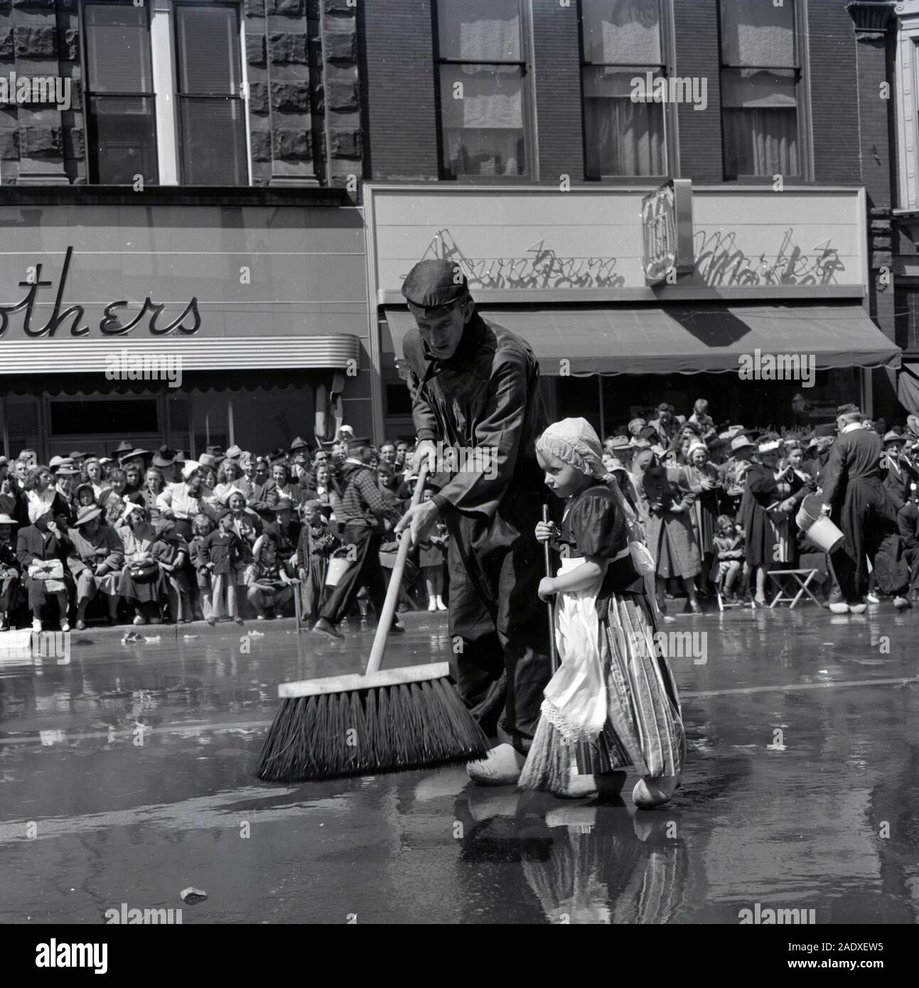 Volksparade Holland Michigan Street Cleaning 1946 Stock Photo
