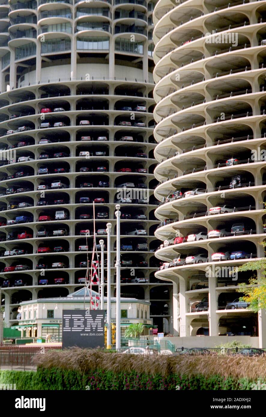 Famous round parking lot at Chicago River - CHICAGO, USA - JUNE 12, 2019  Stock Photo - Alamy