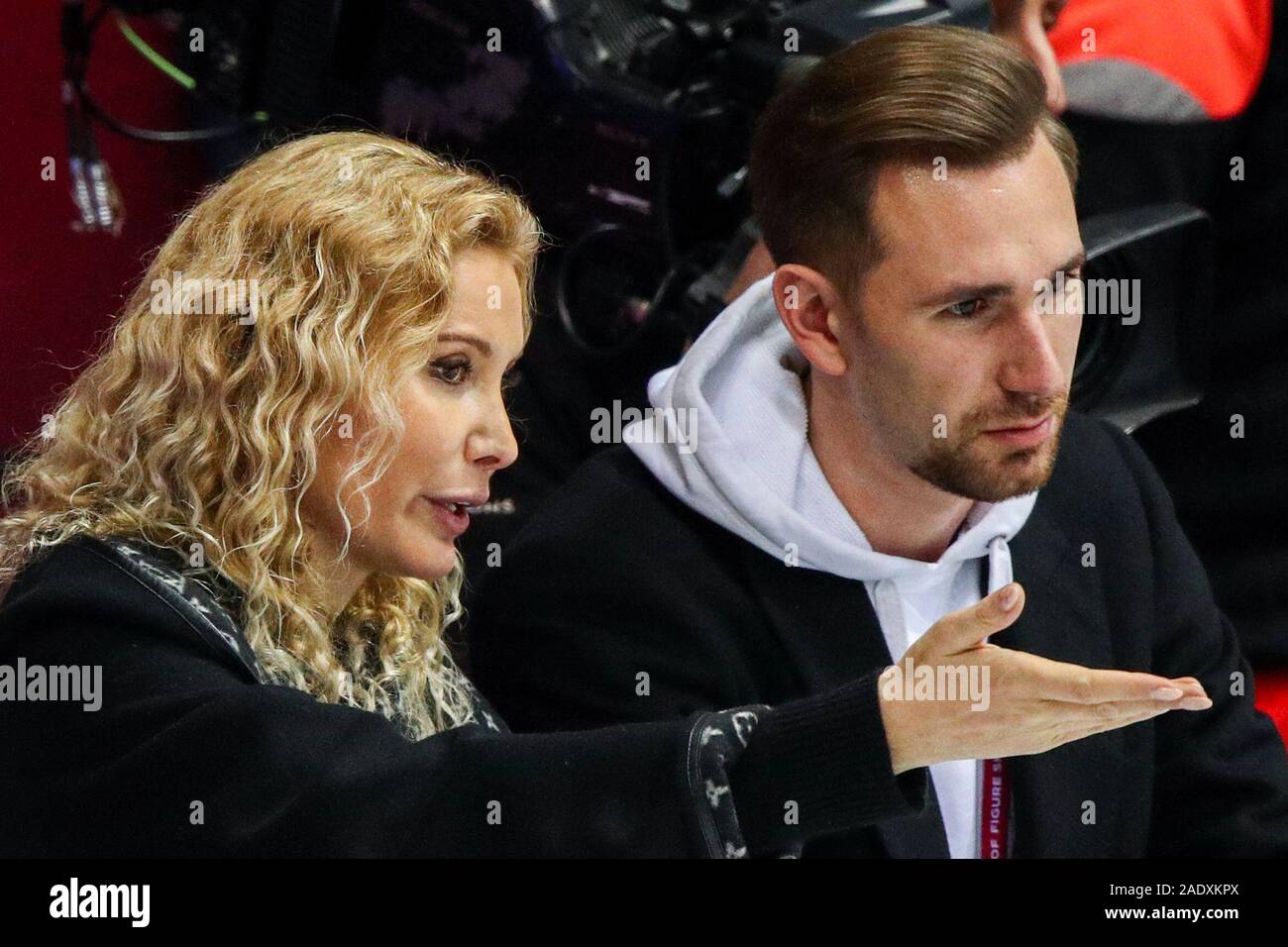 Page 15 5 Ladies High Resolution Stock Photography And Images Alamy