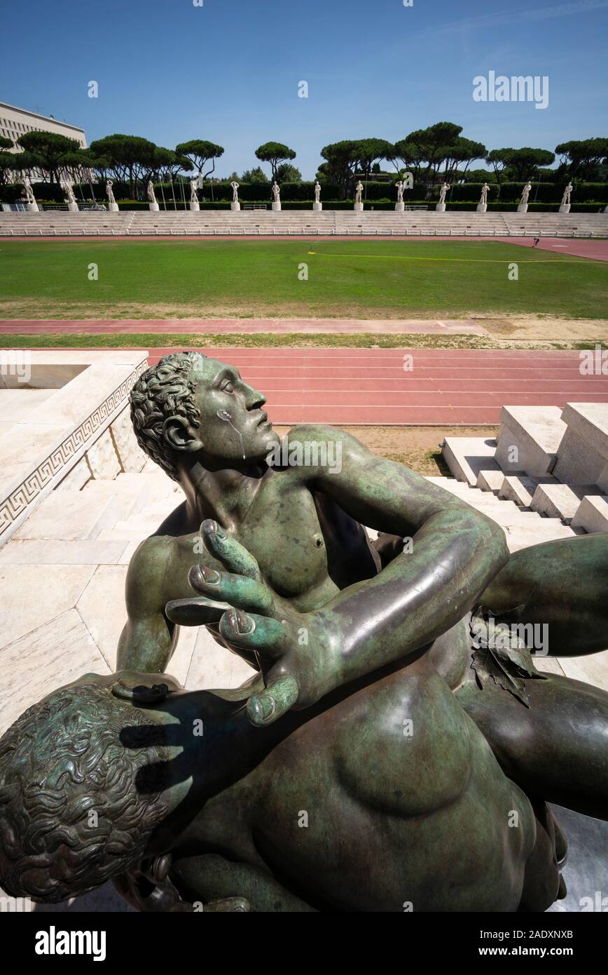 Rome. Italy. Stadio dei Marmi (Stadium of the Marbles), Foro Italico sports complex. Bronze statue titled 'Lotta Greco-Romano' (No. A / 1932 h. 250 cm Stock Photo