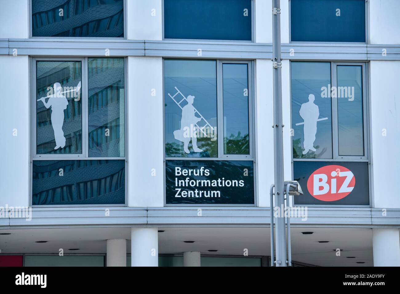 BIZ Berufsinformationszentrum, Porschestraße, Wolfsburg, Niedersachsen, Deutschland Stock Photo