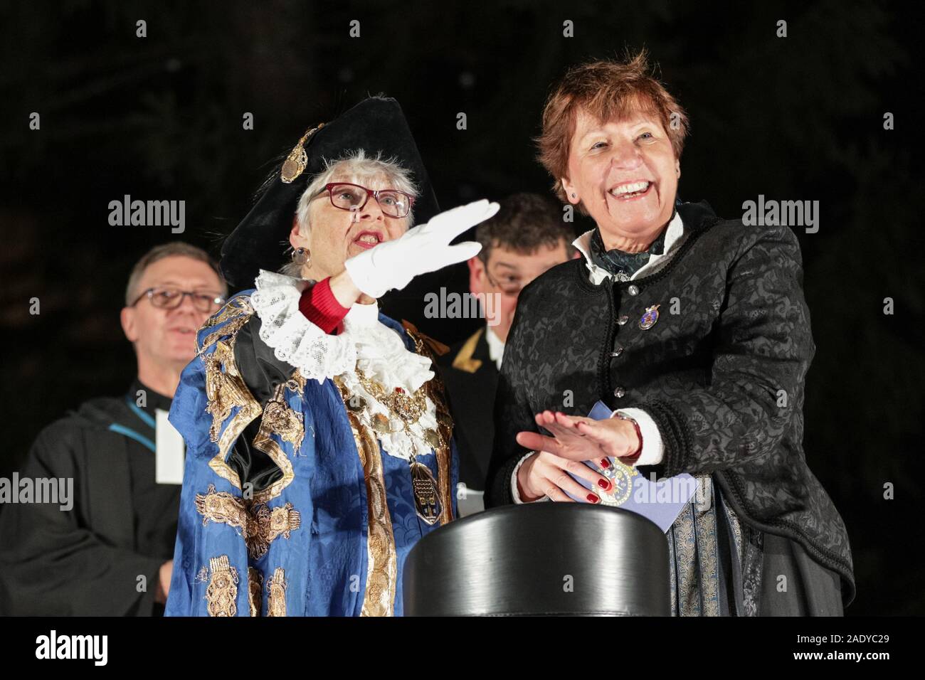 Trafalgar Square, Westminster, London, UK, 05th Dec 2019. Switch on time - The Lord Mayor of Westminster, Ruth Bush and Mayor of Oslo, Marianne Borgen press the switch on button. The 21m tall Trafalgar Square Christmas Tree is switched on with a ceremony in the square. By tradition, the Norwegian spruce tree is donated by Oslo to the people of London for their help during WW2. Dignitaries lighting the tree include Lord Mayor of Westminster, Cllt Ruth Bush, Mayor of Oslo, Marianne Borgen, Norwegian Ambassador HE Wegger Strommen and British Ambassador to Norway HE Richard Wood. Stock Photo