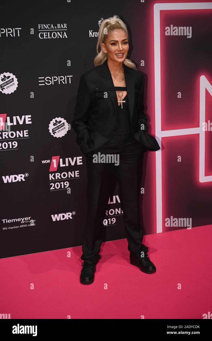 Cologne, Germany. 05th Dec, 2019. Rapper Loredana comes to the