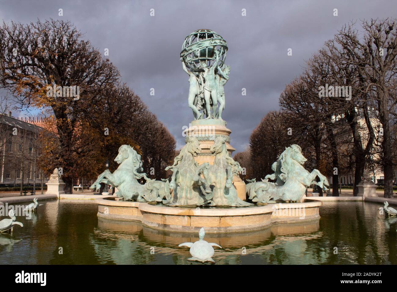 Statues in jardin du luxembourg hires stock photography and images Alamy