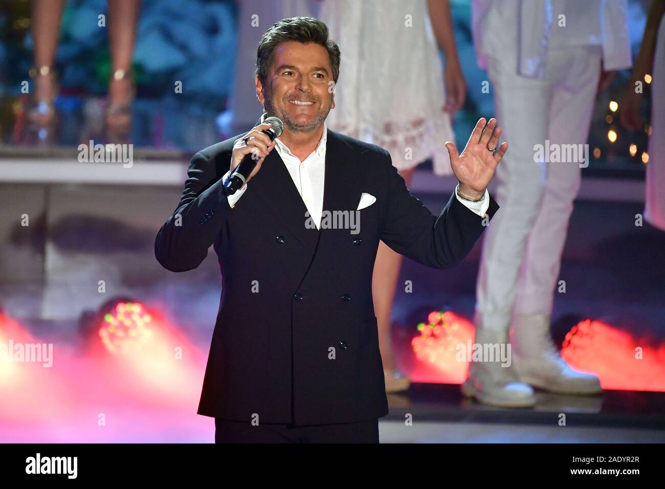 Munich, Deutschland. 04th Dec, 2019. Thomas ANDERS (Saenger) sings ...