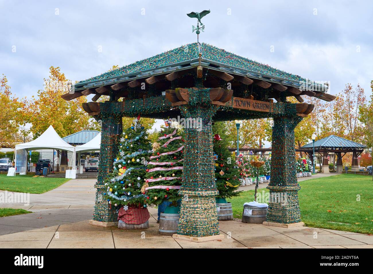 Gazebo christmas decorations hires stock photography and images Alamy