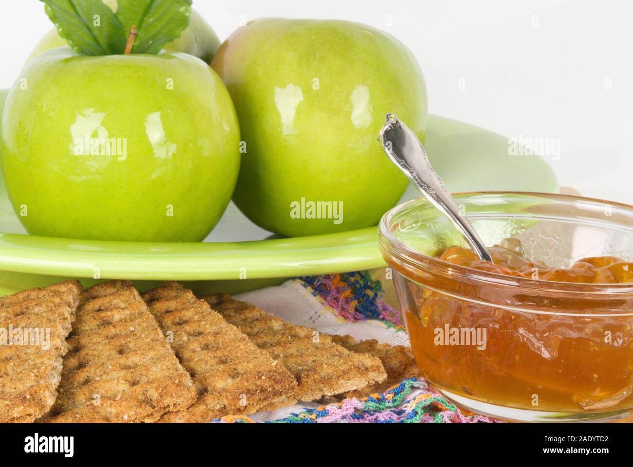 Granny Smith apples with cinnamon sugar graham crackers and apple jelly