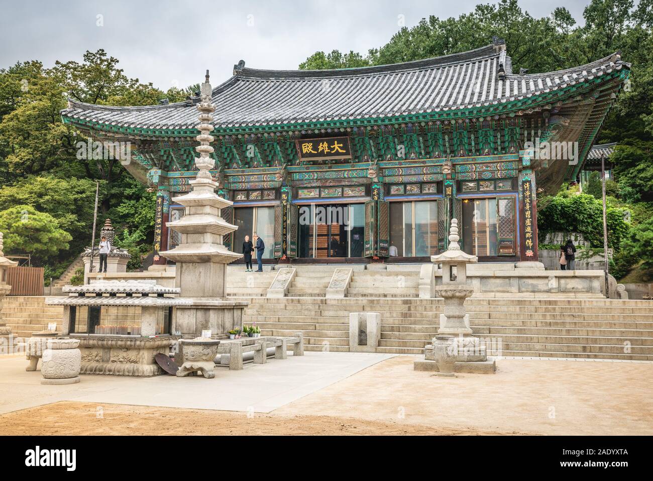 Seoul Korea , 20 September 2019 : Bongeunsa main hall or Daewoongjeon a Buddhist Temple in Gangnam district Seoul South Korea Stock Photo