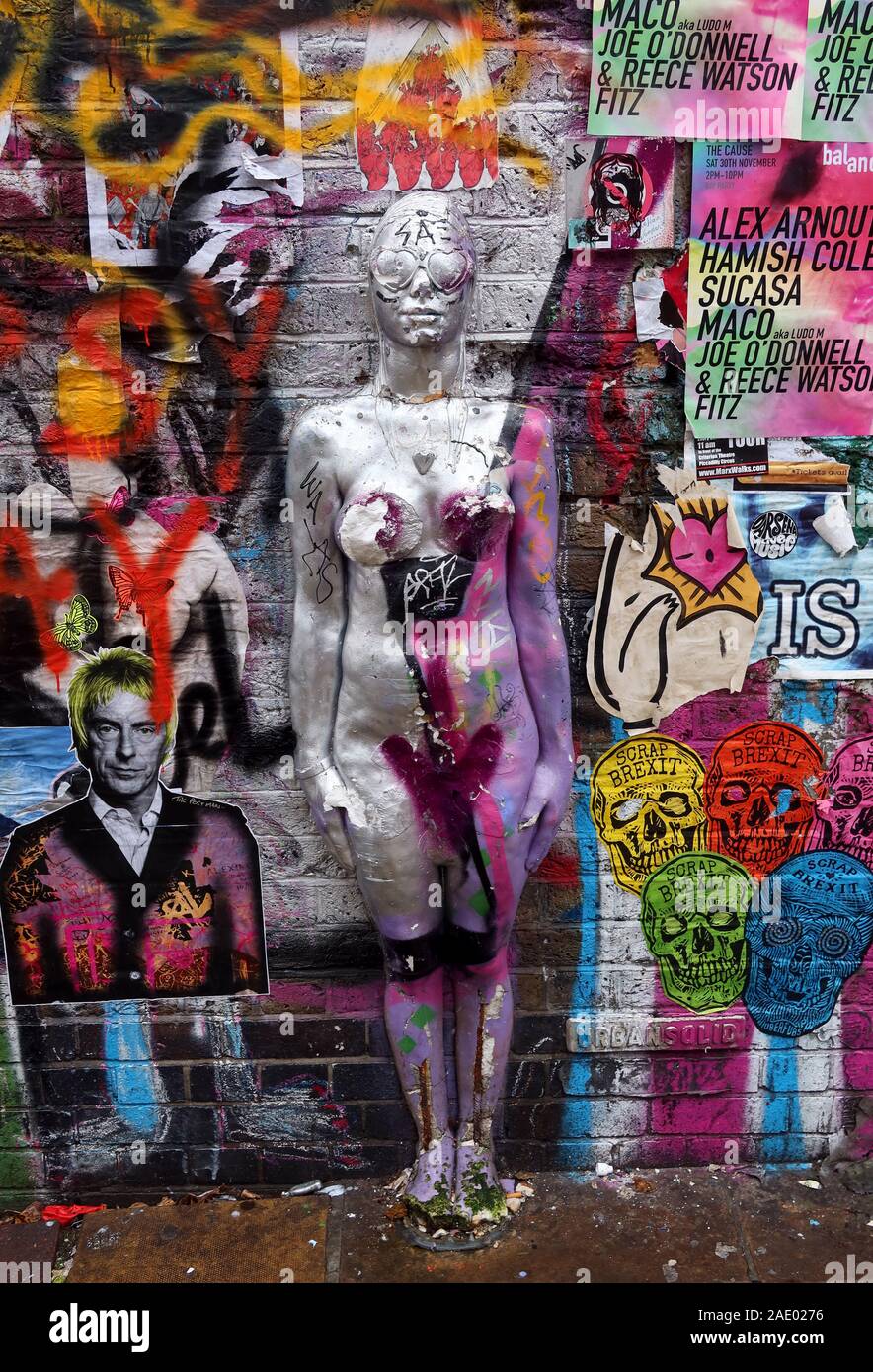 Spitalfield art,model, painted street mannequin, coloured paint, East End, London, England,UK, E1 Stock Photo