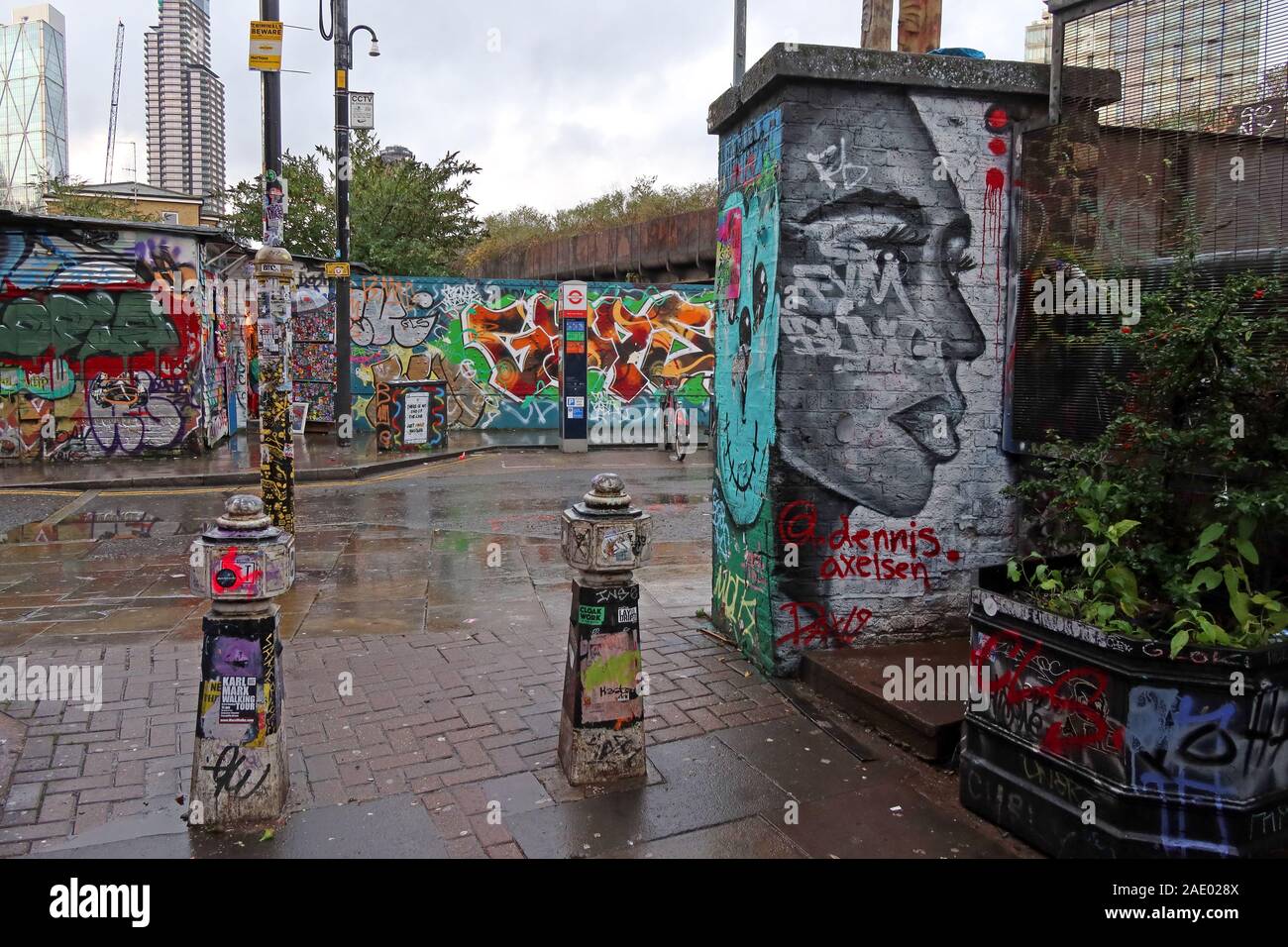 Brick Lane,art and graffiti,Shoreditch,Tower Hamlets,East End,London,South East,England,UK, E1 6QL Stock Photo