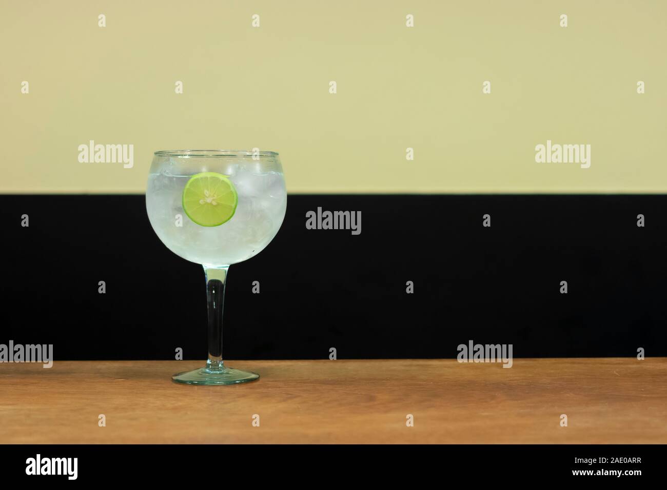 Simple drink of Gin Tonic with lemon slice Stock Photo Alamy