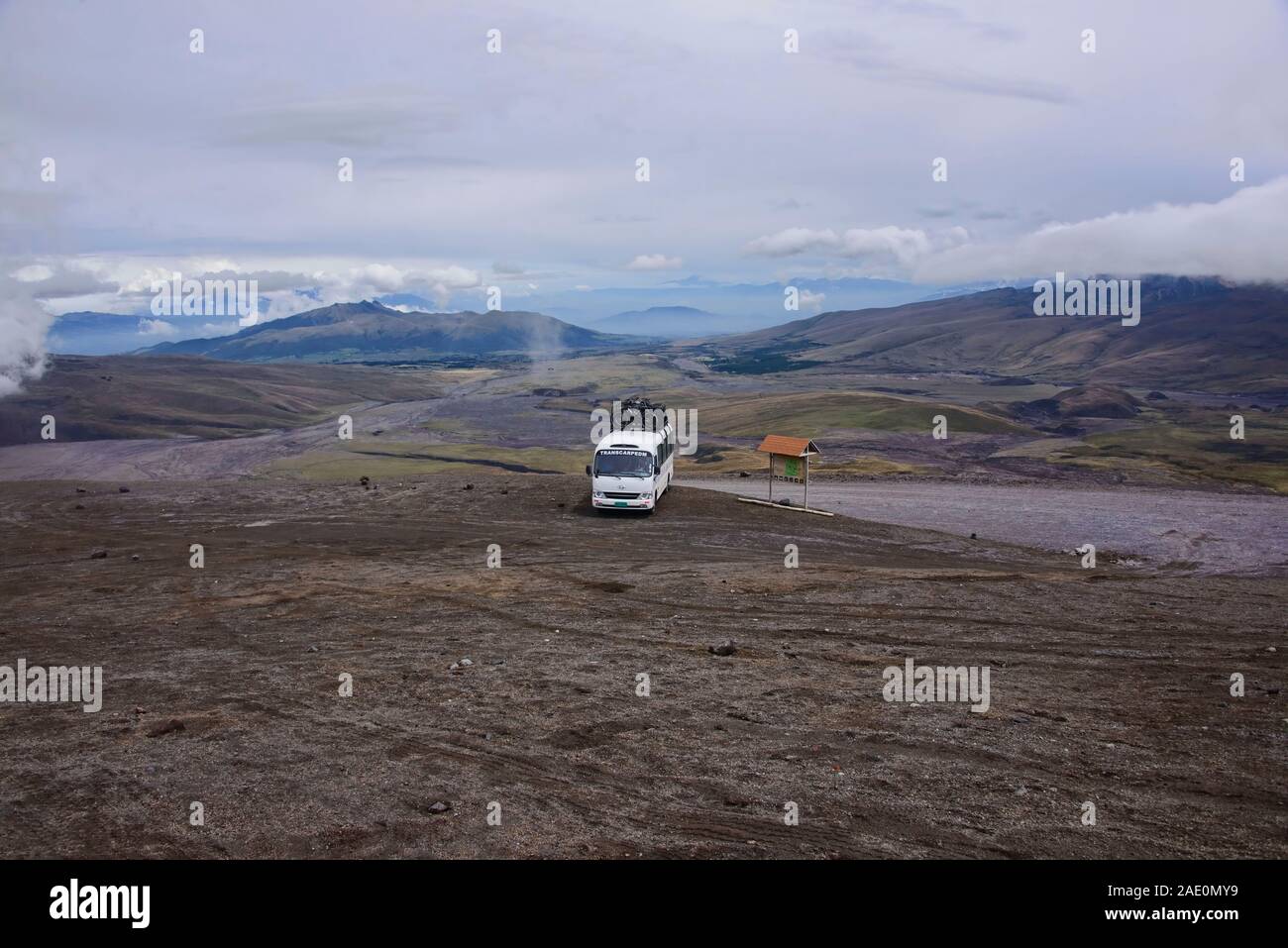 Road ecuador volcano cotopaxi hi-res stock photography and images - Alamy