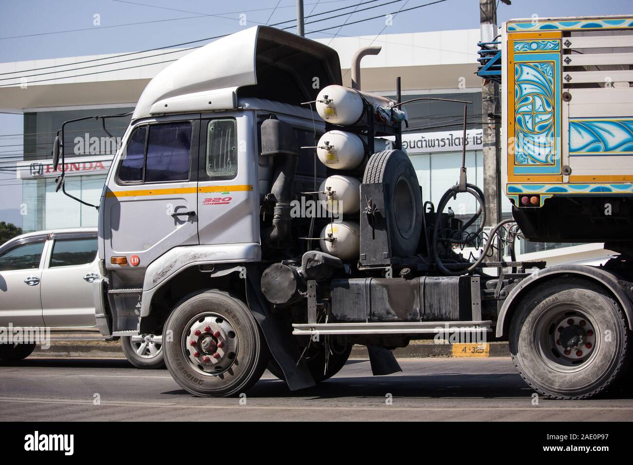 Old semi truck dump truck hi-res stock photography and Old semi truck dump truck hi-res stock photography and